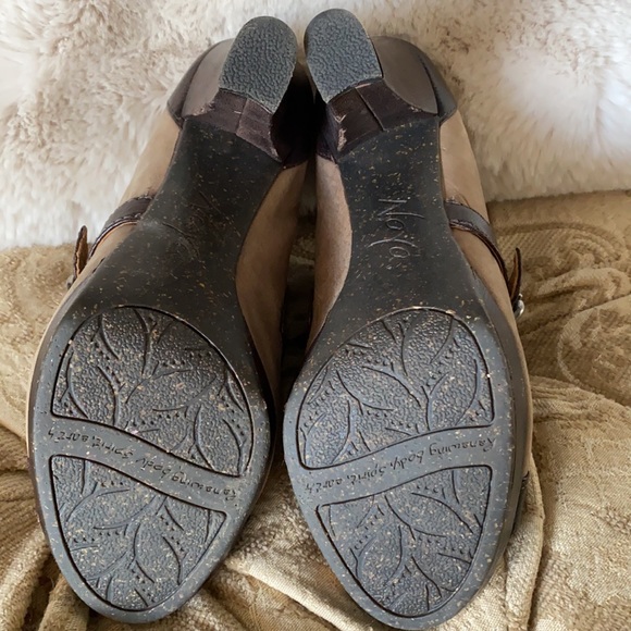 Women’s Naya heels size 9.5 with buckle and tie - Picture 6 of 13